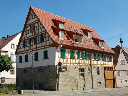 Attraktive und freundlich helle 2-Zimmer-Wohnung in charmantem Fachwerkhaus