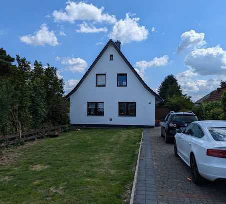 Einfamilienhaus mit 5 Zimmer Garten, Garage, Dachboden und Keller im Modernen Stil