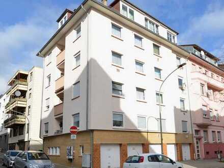 Modernisierte Etagenwohnung mit Tageslichtbad, Loggia und Garage