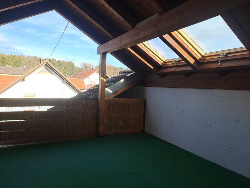                                                               Sehr sch&ouml;ne Dachgeschoss-Wohnung mit Dachterrasse                                                       in Buch (Nürnberg)