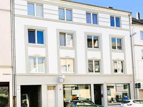 Großzügige, helle Wohnung mit Altbaucharme und hohen Decken