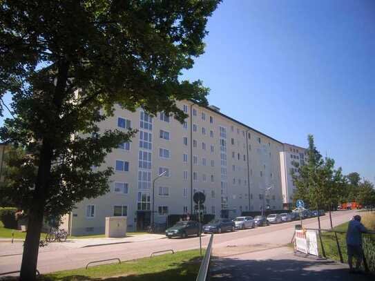 Vollständig sanierte 3-Zimmer-Wohnung mit Balkon in Schwabing-West