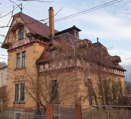 Vollständig renovierte Wohnung mit drei Zimmern sowie Balkon und EBK in Tübingen