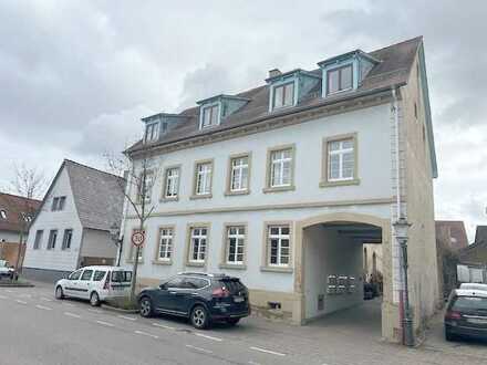 Exklusive und neu renovierte 3-ZKB im EG eines historischen Gebäudes - zentrale Lage Eggenstein