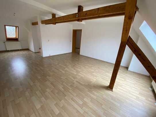 Tolle Dachgeschoßwohnung in beliebter Wohngegend von Zwickau - Jetzt anschauen!