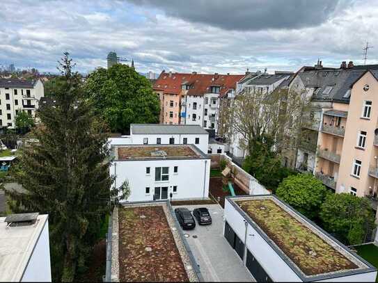 Erstbezug: Stilvolle 2-Raum-Terrassenwohnung mit 137 Quadratmeter Garten und Stellplatz vor der Tür