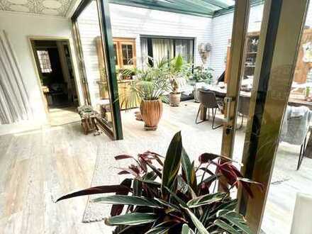 Bestlage in Krefeld-Hüls.
Großzügiger Bungalow mit viel Charme und Traumgarten
