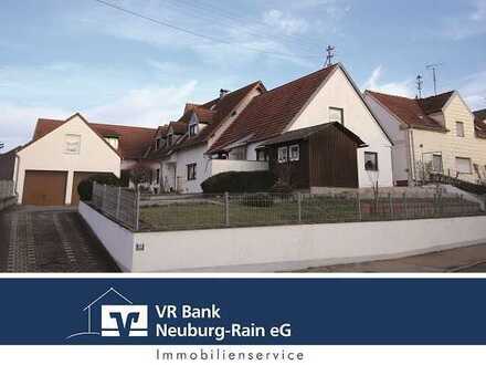 Zweifamilienhaus mit Ausbaupotential und Nebengebäuden