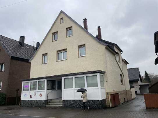 Gewerbeeinheit mit Küche/WC/Dusche mit Fensterfront (z.B. Büro oder kleiner Laden)