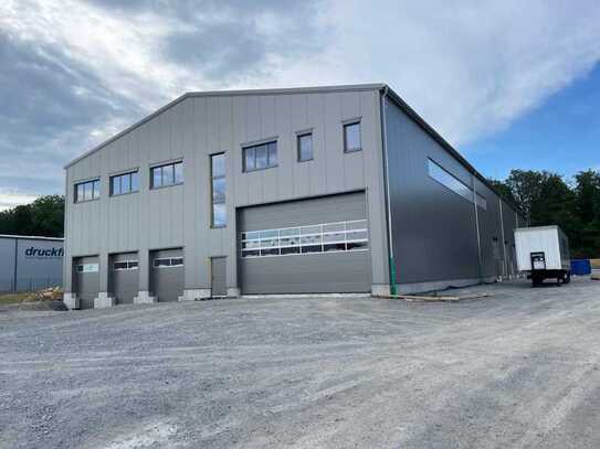 Lagerhalle 10m Deckenhöhe / Logistikhalle / Industriehalle / mit LKW-Rampen AB SOFORT zu vermieten.