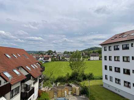 Ruhige 2-Zimmer-DG-Wohnung in top Lage mit großem Balkon und Einbauküche in Gaildorf