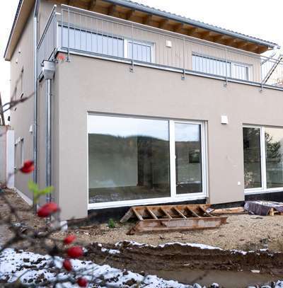 Exklusive 4-Zimmer-Wohnung im Neubau (KfW 40) mit Terrasse, Garten in Amberg Kleinraigering