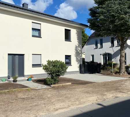 Neubau-Erstbezug - Einliegerwohnung im EFH mit 112 m² Nutzfläche mit Terrasse und Garten