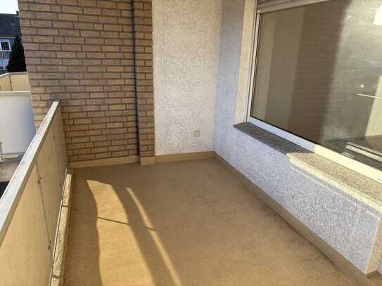frisch renovierte 2-ZKB mit Balkon u. TG-Platz in guter Lage von Bielefeld-Mitte