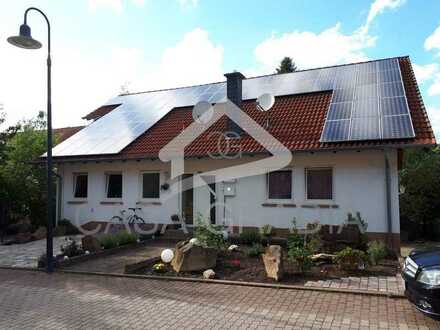 ATTRAKTIVES EINFAMILIENHAUS MIT GARTEN UND PHOTOVOLTAIKANLAGE IN NEUBAULAGE