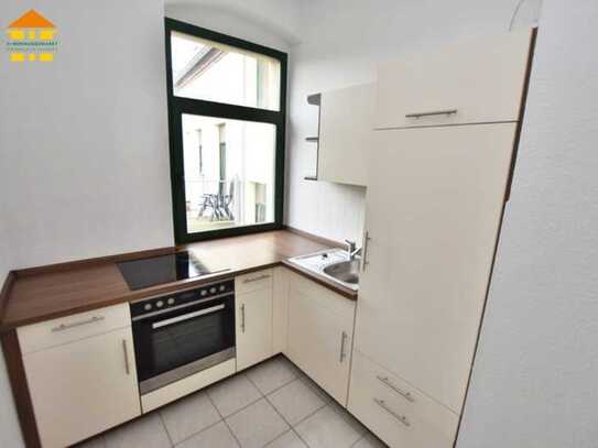 2-Raum-Wohnung mit schönem Laminat, EBK und Balkon am Rande des Kaßbergs