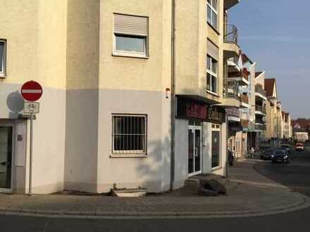 Nähe Stadtmitte: kleine 2-Zimmer- Dachgeschosswohnung