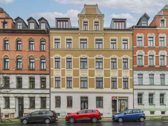 Bezugsfreie 3- Raum- Wohnung im Altbaucharme mit Balkon in Citylage