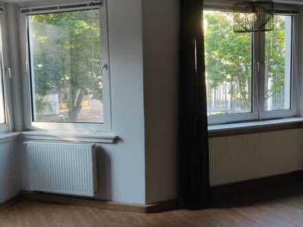Geräumiges WG-Zimmer in freundlicher 3er WG