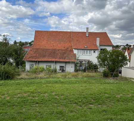 Großes Grundstück mit Abrisshaus in Großbettlingen, Kreis Esslingen