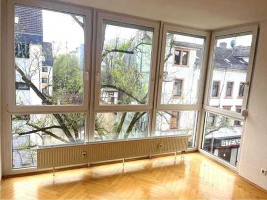 Moderne 3 Zi-Whg mit großem Balkon im Offenbacher Westend (Ledermuseum)