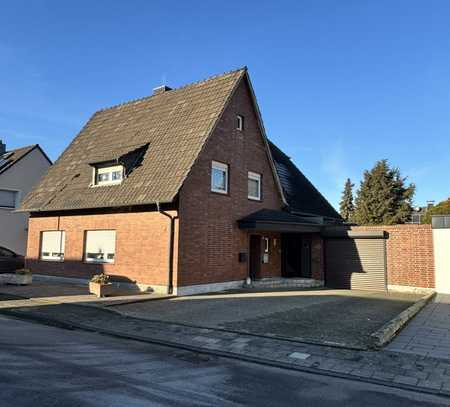 Freistehendes Einfamilienhaus mit Einliegerwohnung in Bedburg-Kaster