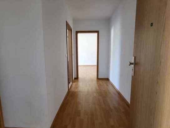 Helle 2-Raumwohnung - Balkon - Tageslichtbad mit Wanne - ideal für Singles oder Pärchen