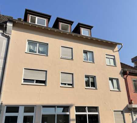 Von privat: Altstadtnahe 3-Zimmer-Wohnung mit großer Dachterrasse zum Hof