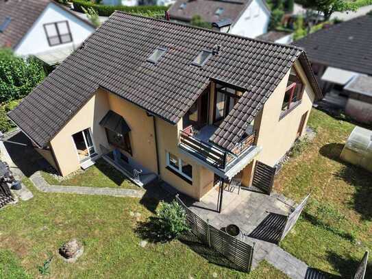 ARCHITEKTENHAUS IN IDYLLISCHER ORTSRANDLAGE NAHE DER NATUR