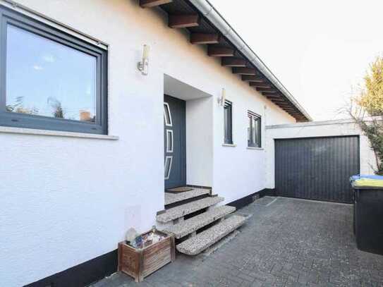 Familientraum in Langenlonsheim: Einfamilienhaus mit großem Garten, geräumigem Keller & Garage