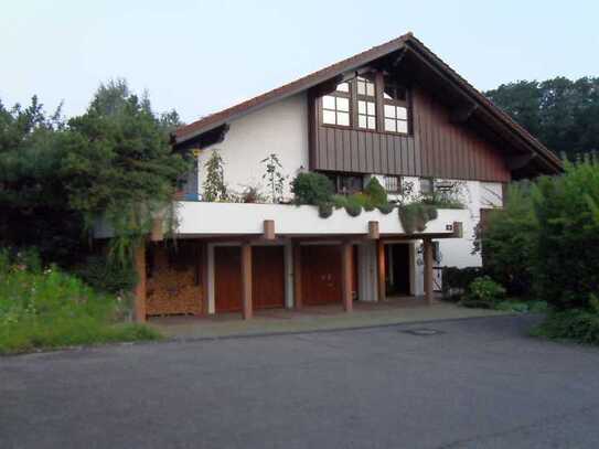 Schöne Einliegerwohnung im Landschaftsschutzgebiet mit EBK, Gartenanteil und PKW - Stellplatz in Aic