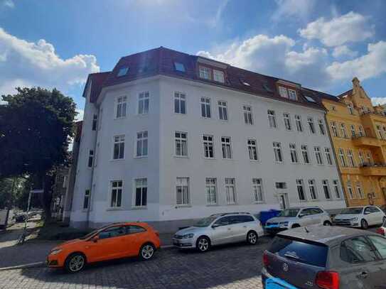 **2-Raumwohnung mit Balkon in Stadtfeld Ost - WG-geeignet**