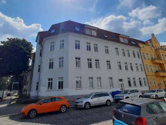 **2-Raumwohnung mit Balkon in Stadtfeld Ost - WG-geeignet**