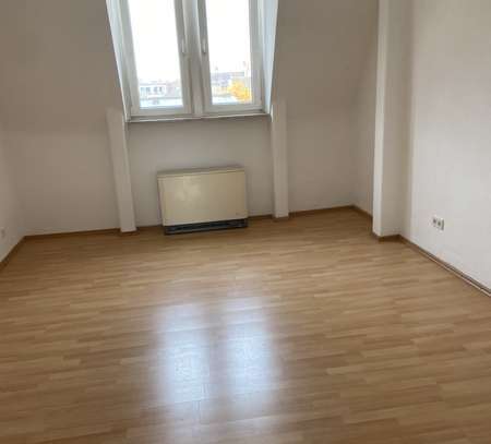 Attraktive und vollständig renovierte 3-Zimmer-Dachgeschosswohnung in Mannheim- Neckarstadt