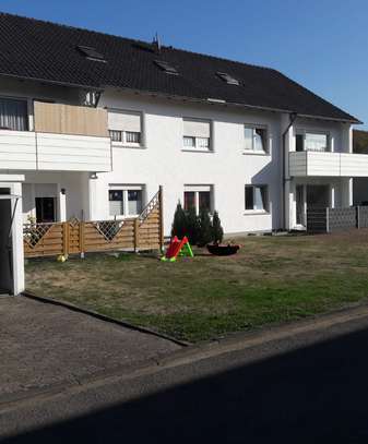 Gepflegte EG Wohnung mit Terrasse/Balkon und Einbauküche in ruhiger Lage