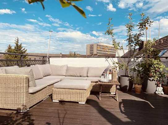 Dachterrasse. Sanierte Wohnung. Furnished apartment. Roof-terrace.