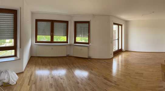 Modernisierte 2,5-Zimmer-Terrassenwohnung mit Balkon in Altenriet