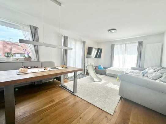 Besichtigung am Dienstag++Große 3 Zimmer-Wohnung mit 2 Balkone