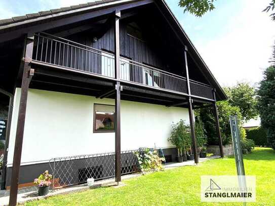 Zu vermieten an Einzelperson!
Tolle 3,5-Zimmer-Dachgeschoss-Maisonettewohnung in Zweifamilienhaus