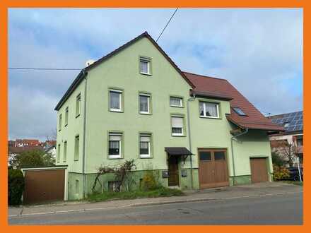 Zweifamilienhaus mit Scheune und großem Grundstück in RT-Ohmenhausen
