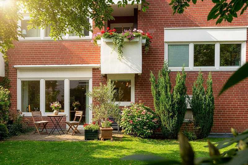 Außergewöhnliche Wohnung mit Gartenzugang und Tiefgaragen-Stellplatz in Hamburg-Rotherbaum