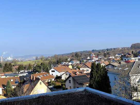 Gepflegte 2,5-Zimmer-DG-Wohnung mit Balkon, Terrasse und EBK in Pforzheim