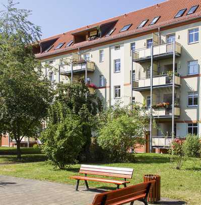 4-Raum Wohnung mit Loggia und Fernblick und großzügiger Grünfläche im Innenhof