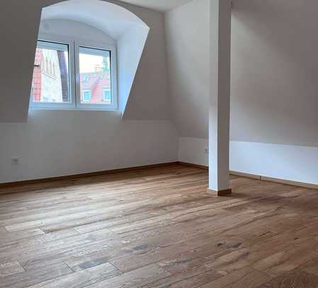 frisch renovierte 2 Zi. DG-Wohnung- ideal als Kapitalanlage oder zum Eigenbedarf, super Wohnlage!