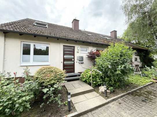 Doppelhaushälfte mit unterirdischer Schwimmhalle & Sauna im Garten