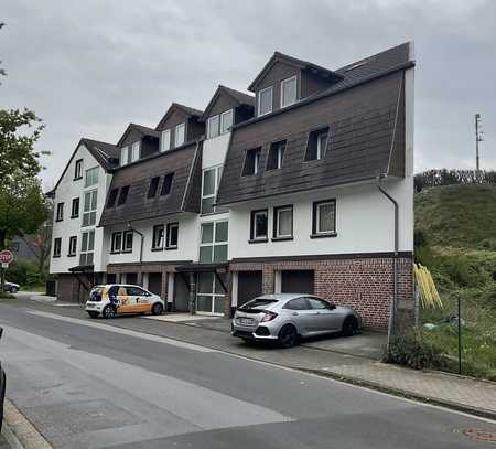 Geräumige 2 Zi-Whg mit Terrasse im 1. Obergeschoss