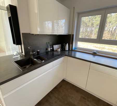 Stilvolle, neuwertige 4,5-Zimmer-Wohnung mit Balkon und EBK in Möhrendorf