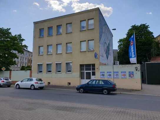 Günstige, 1-Zimmer-Wohnung mit Balkon in Halle