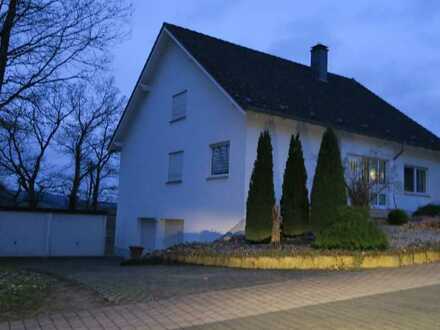 Freistehendes Dreifamilienhaus in bevorzugter Lage m. 246 QM Wl, 4 Garagen,3 Stellpl. Neue Heizungen