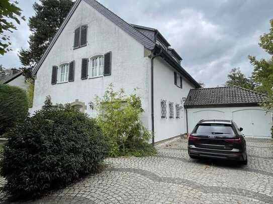 Einfamilienhaus mit Doppelgarage in begehrter Lage von Düsseldorf-Stockum